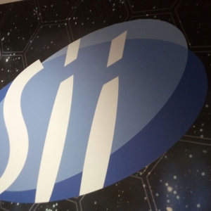 aplikacja-folii-z-nadrukiem-na-sciane