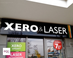 xero-czarny-swiecacy-blyszczacy-kaseton-z-dibondu-na-ledach-w-lubline.1