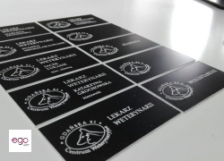 tabliczki-grawerowane-2-laminat-LZ-czarny