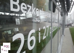 wyklejki-promocyjne-salon-samochodowy