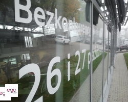 wyklejki-promocyjne-salon-samochodowy