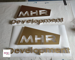 litery3D-z-licem-z-plexi-złotej-MHR-zabezpieczone-folią