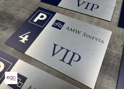 druk-UV-na-dibond-tabliczka-srebrna