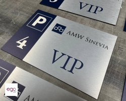 druk-UV-na-dibond-tabliczka-srebrna