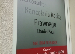 Oklejnie okien folią piaskowną mrożoną