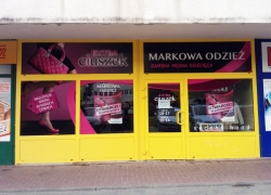 wyklejanie-witryn-sklep-odziezowy-2