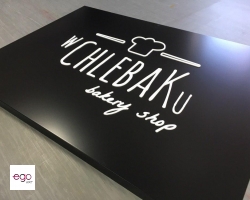 dibond3d-czarny-mat-z-literami-z-plexi3mm