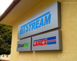 bitstream-srebrny-matowy-swiecacy-kaseton-z-dibondu-na-ledach-w-lubline-reklama-lublin