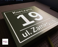 kaseton-z-dibond-złoty-szczotkowany