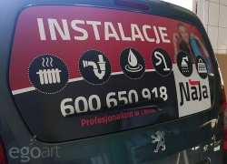 oklejanie-samochodow-berlingo-tylna-szyba-naja-leczna