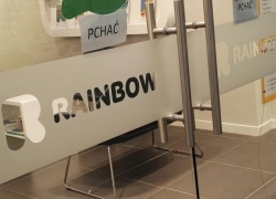 Folia mrożona z logo na drzwi