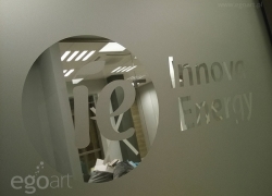 oklejanie-witryn-folia-szroniona