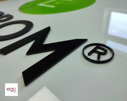 logo-z-czarnej-i-zielonej-plexi