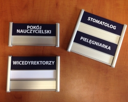 system-informacyjny-przydrzwiowy