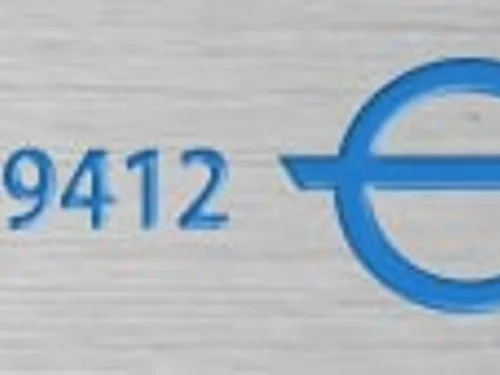 Laminat metaliczny LZ9412 — srebrna powierzchnia z niebieskim grawerem