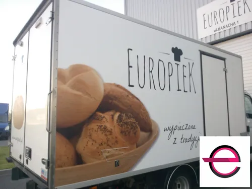 Oklejenie kontenera Europiek z motywem pieczywa