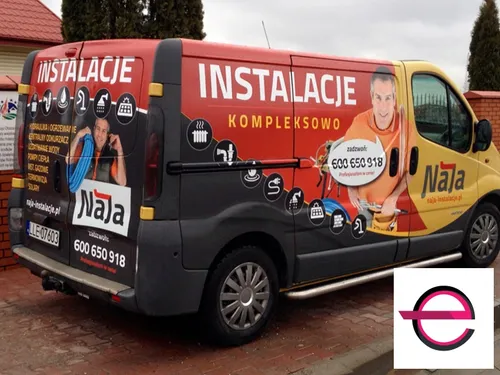Kolorowe oklejenie samochodu instalacyjnego Naja