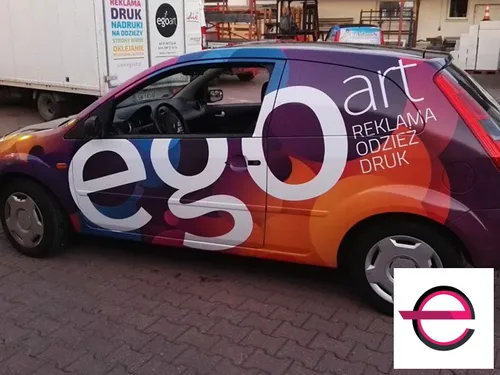 Kolorowa reklama EGO ART na Fordzie Fiesta