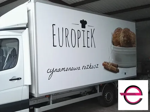 Kontener Europiek z reklamą wypieków cynamonowych