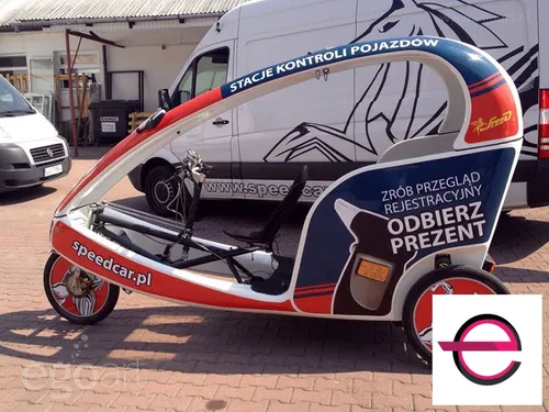 Riksza Speedcar z reklamą przeglądów rejestracyjnych