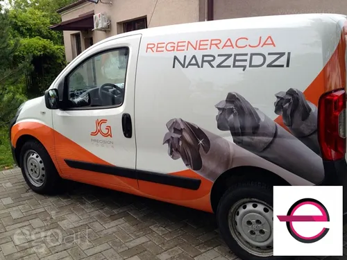 Grafika frezów na samochodzie JG Serwis