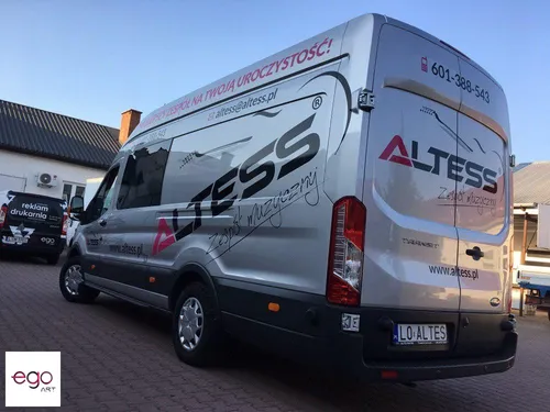Bus Altess — bok z logo zespołu muzycznego