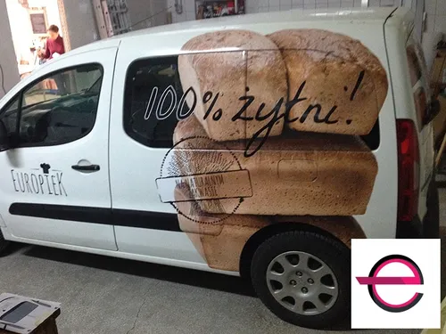 Fotografia pieczywa i logo Europiek na Berlingo