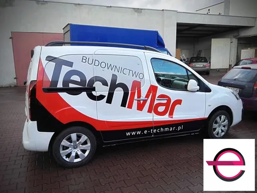 Czerwono-czarne oklejenie samochodu TechMar