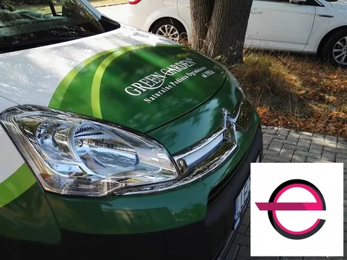 Zielona grafika Green Garden na masce samochodu