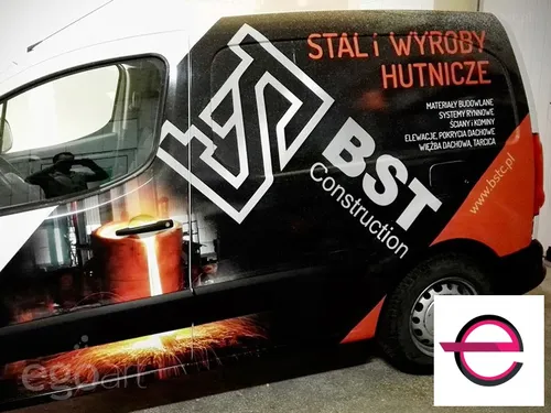 Reklama stali i wyrobów hutniczych BST na samochodzie