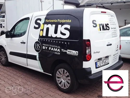 Oznakowanie hurtowni Sinus na Citroënie Berlingo