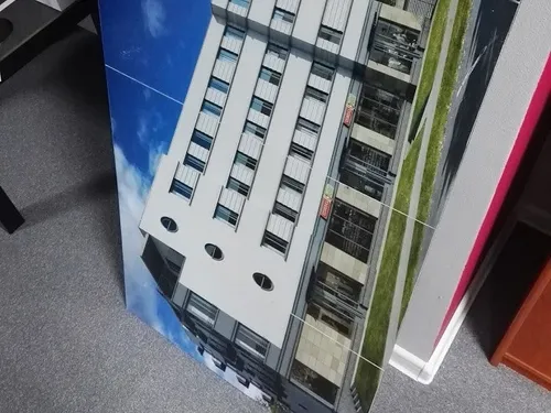 Wydruk fotografii budynku na płycie kompozytowej