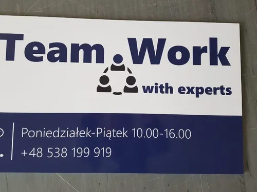 Tabliczka Team Work z godzinami otwarcia