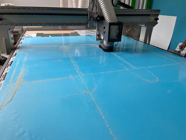 Frezowanie tworzywa na ploterze CNC