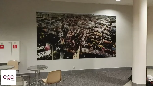 Panorama miasta w aranżacji sali restauracyjnej