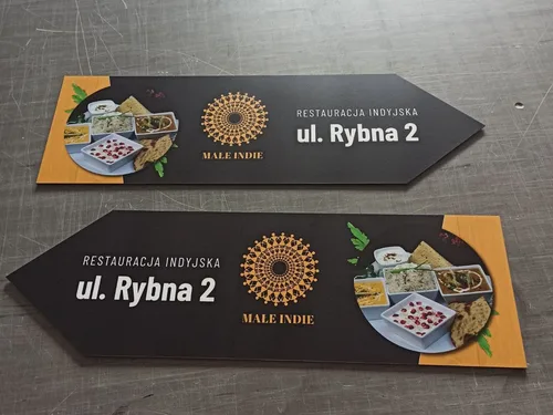 Strzałki kierunkowe Małe Indie wycięte z dibondu