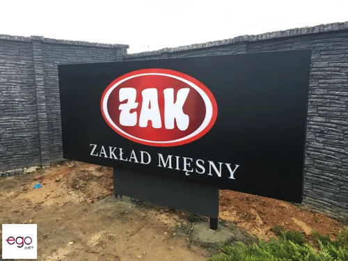 Czarny kaseton zakładu mięsnego Żak