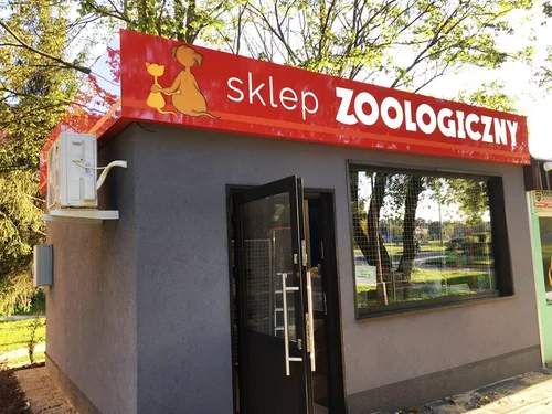 Czerwony otok reklamowy sklepu zoologicznego
