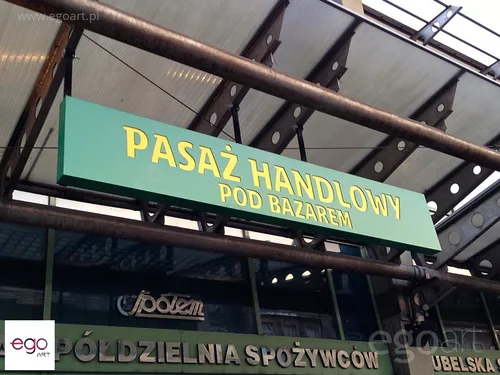 Zielony kaseton Pasaż Handlowy pod Bazarem