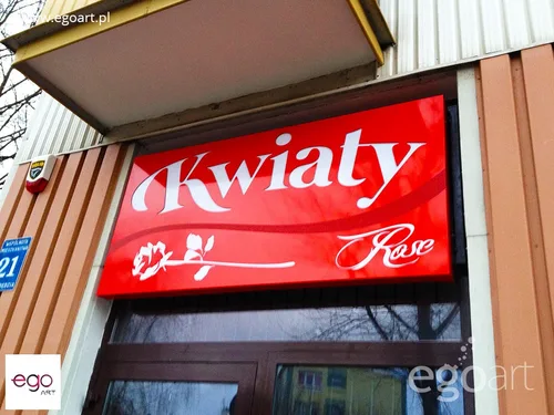 Kaseton kwiaciarni Rose z białą grafiką na czerwieni