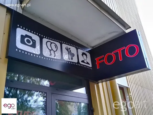 Kasetony studia fotograficznego z oznaczeniami usług