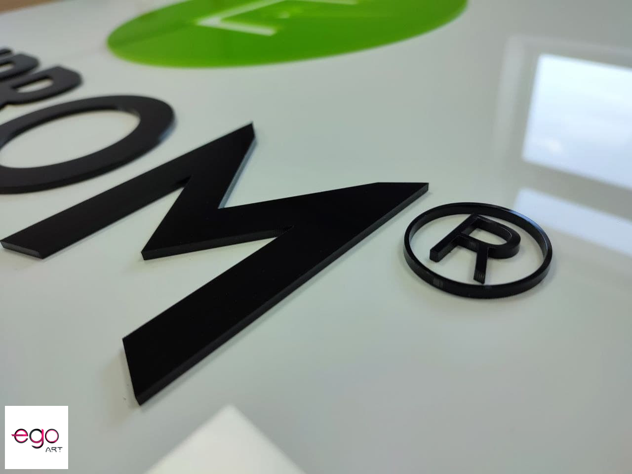 Logo z plexi
