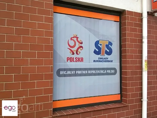 Oklejenie witryny punktu STS folią z nadrukiem