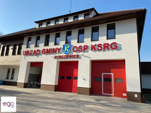 Oznakowanie Urzędu Gminy i OSP na elewacji