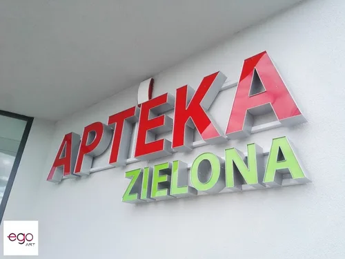 Czerwone i zielone litery Apteka Zielona