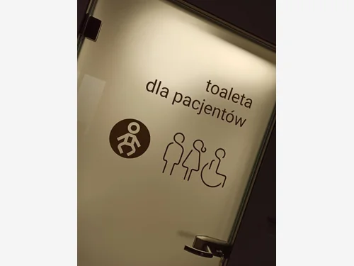 Oznaczenie toalety dla pacjentów z folii wycinanej ploterowo