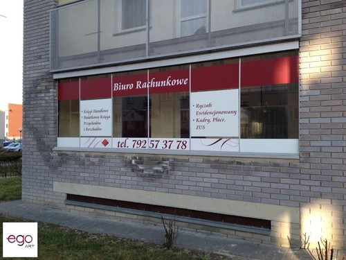 Oznakowanie szyb biura rachunkowego folią reklamową